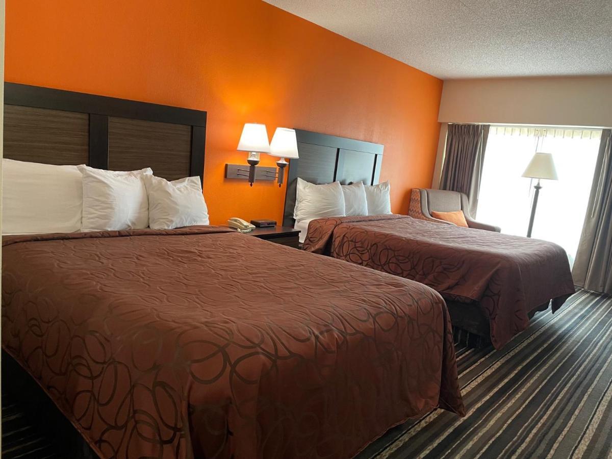 Crossroads Hotel And Huron Event Center Bagian luar foto