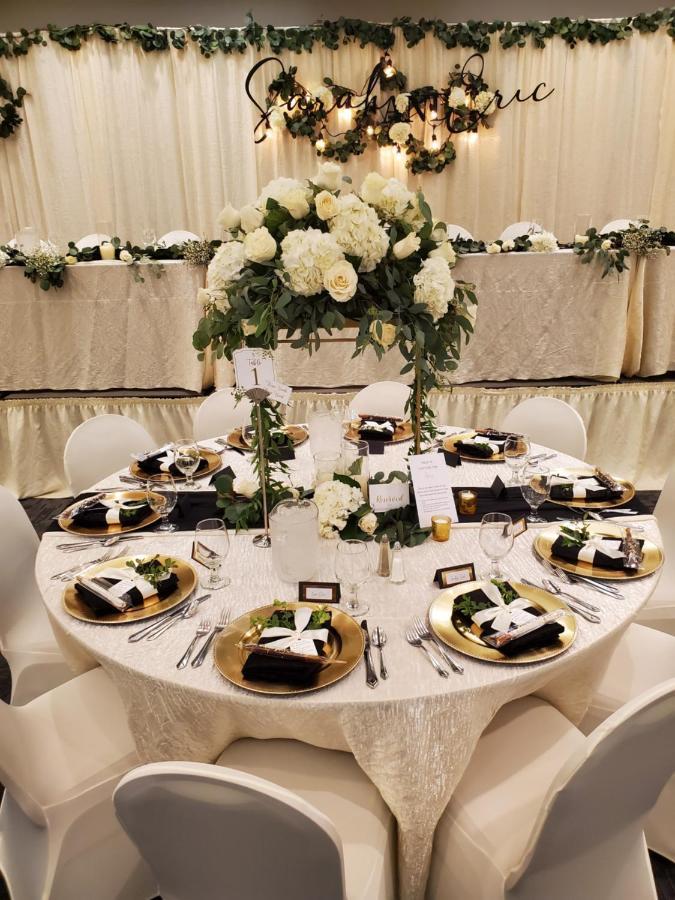 Crossroads Hotel And Huron Event Center Bagian luar foto