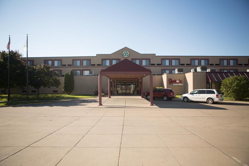 Crossroads Hotel And Huron Event Center Bagian luar foto