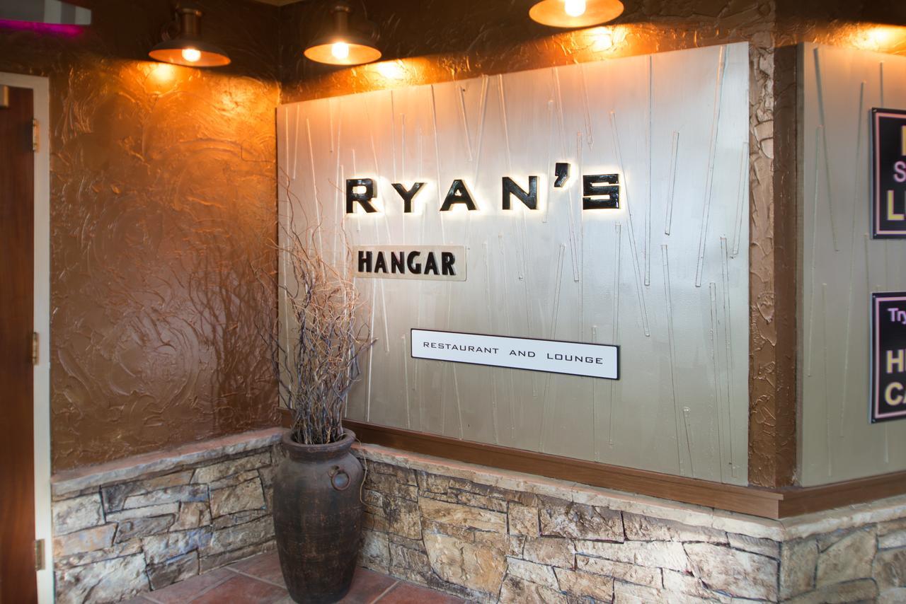 Crossroads Hotel And Huron Event Center Bagian luar foto